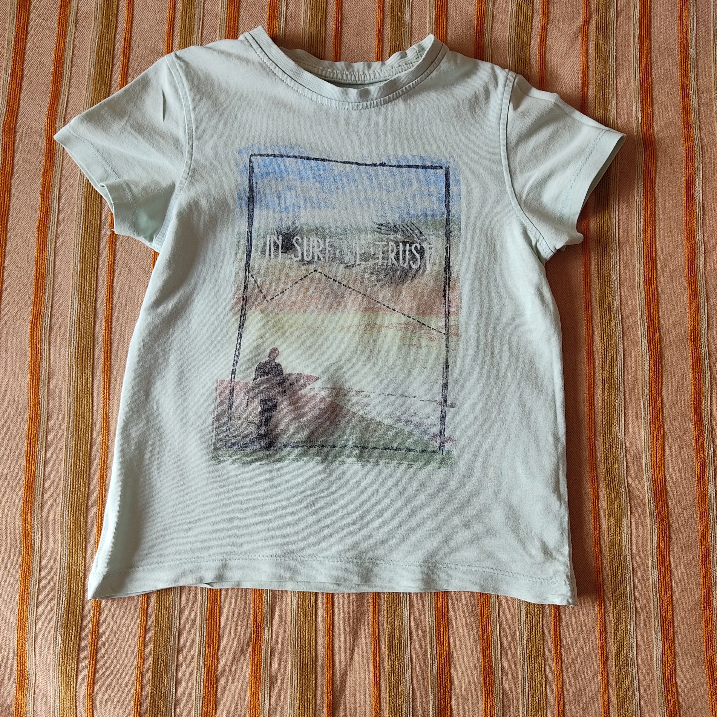 Camiseta de manga corta. Talla 6 A (116 cm)